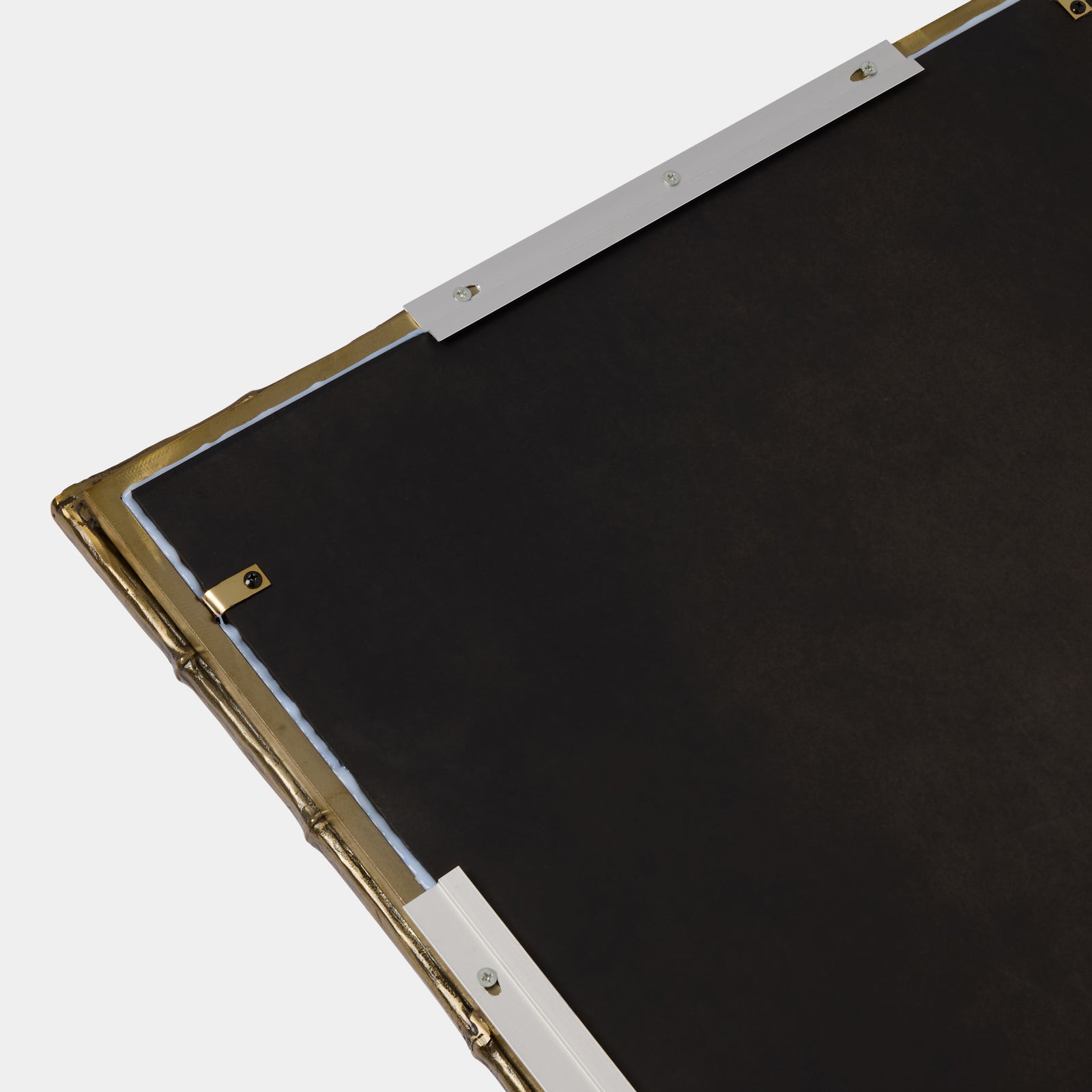 883323-Detail Hardware