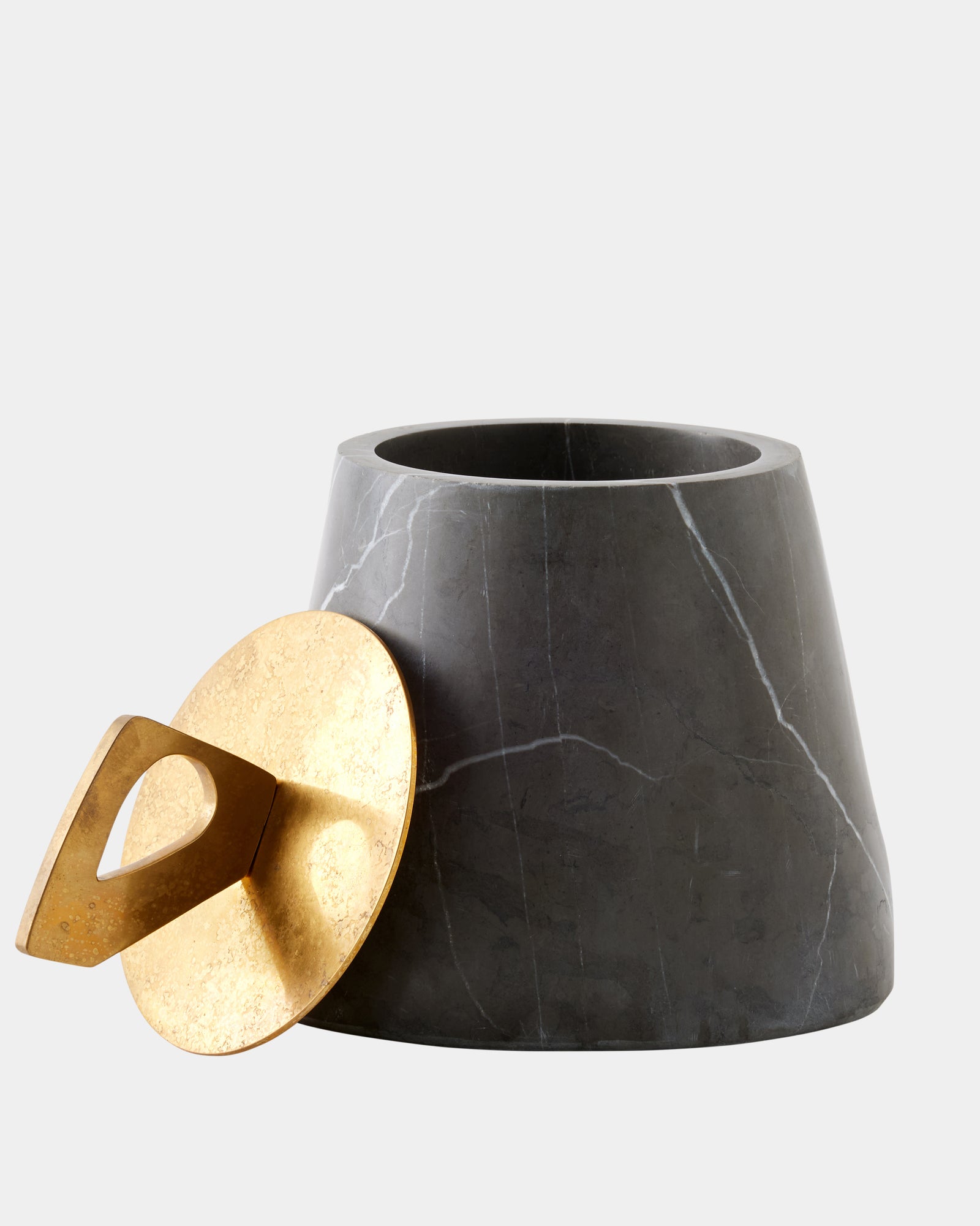 Cll990084-Detail Corner