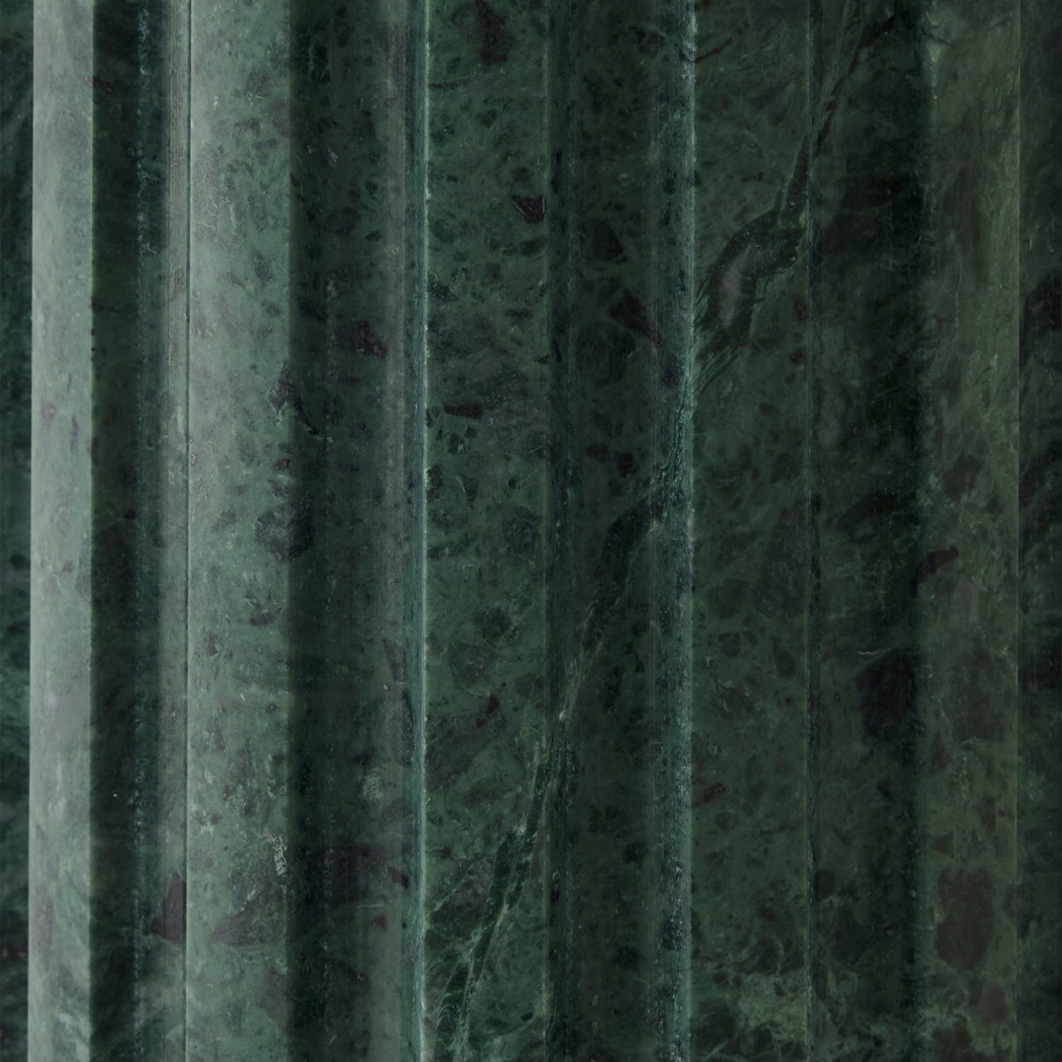 883413-Detail 102