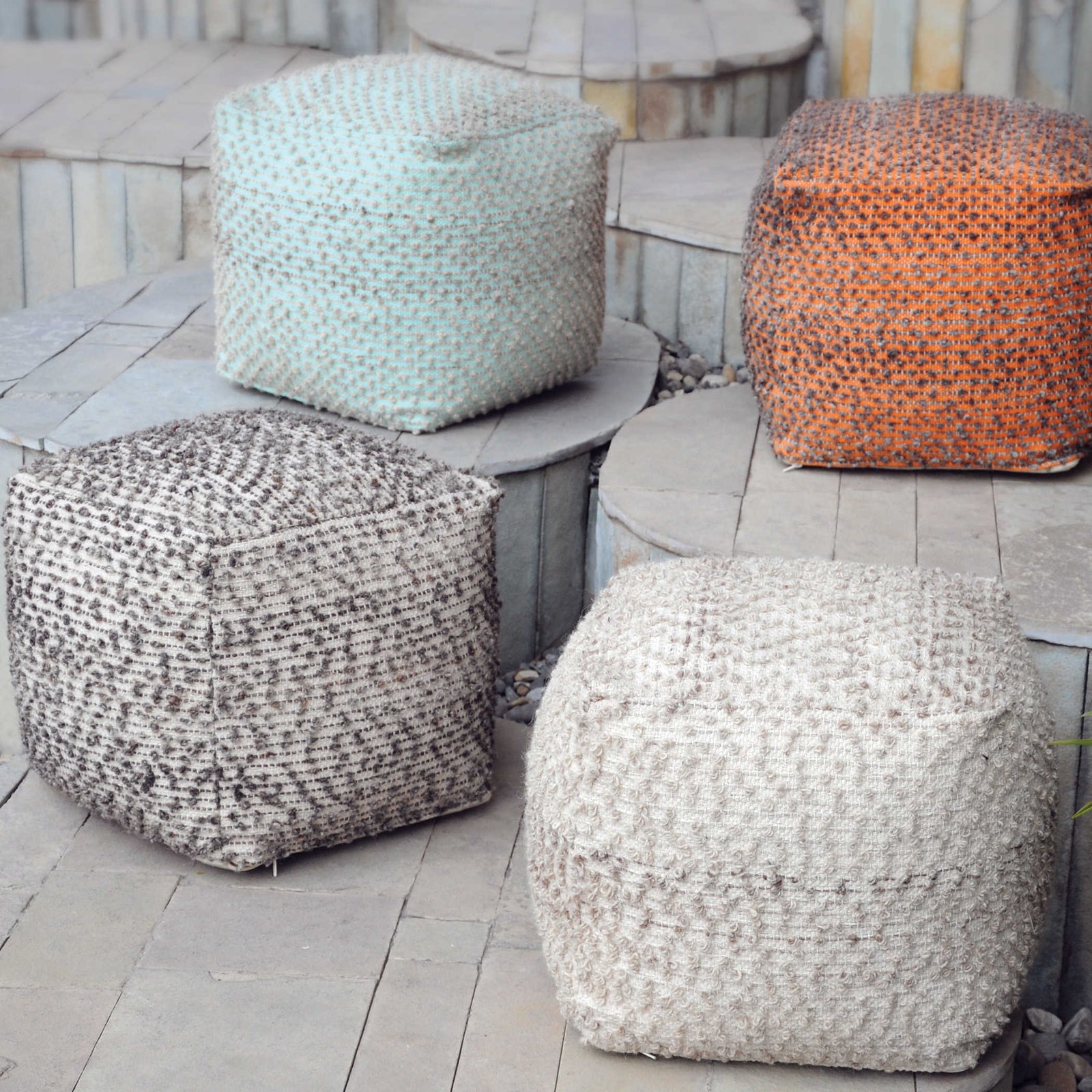 Valda Pour, Linen
